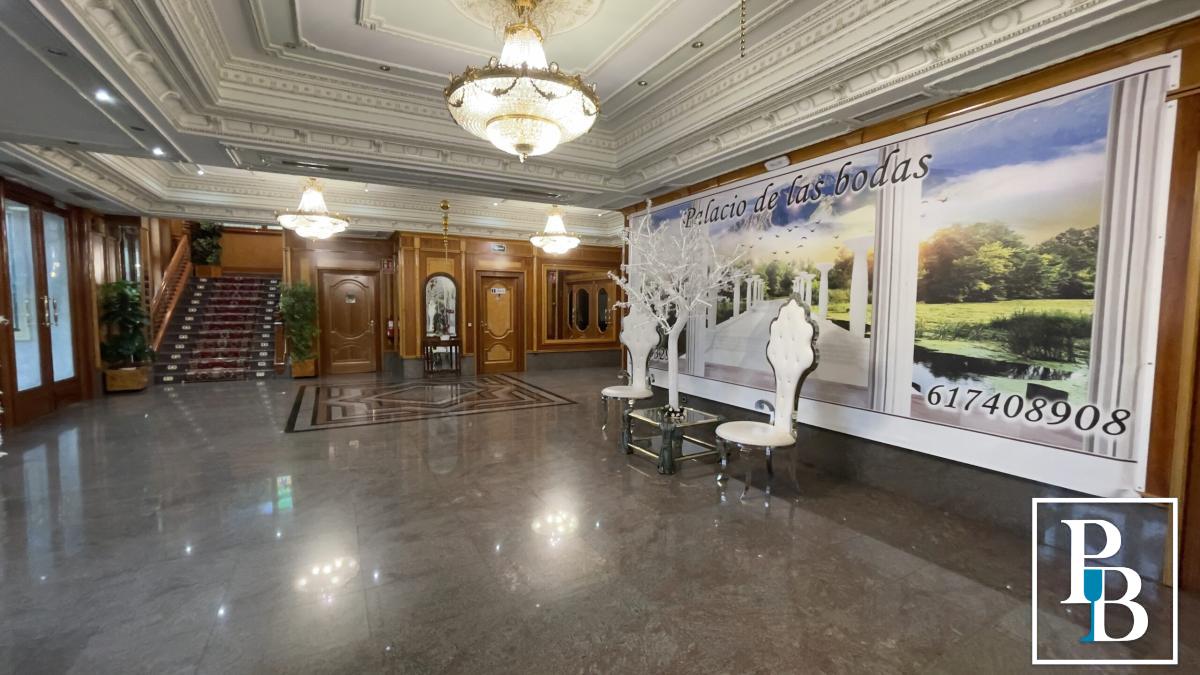 Vista panorámica del salón de eventos con capacidad para 700 personas, ideal para grandes bodas o eventos corporativos cerca de Madrid