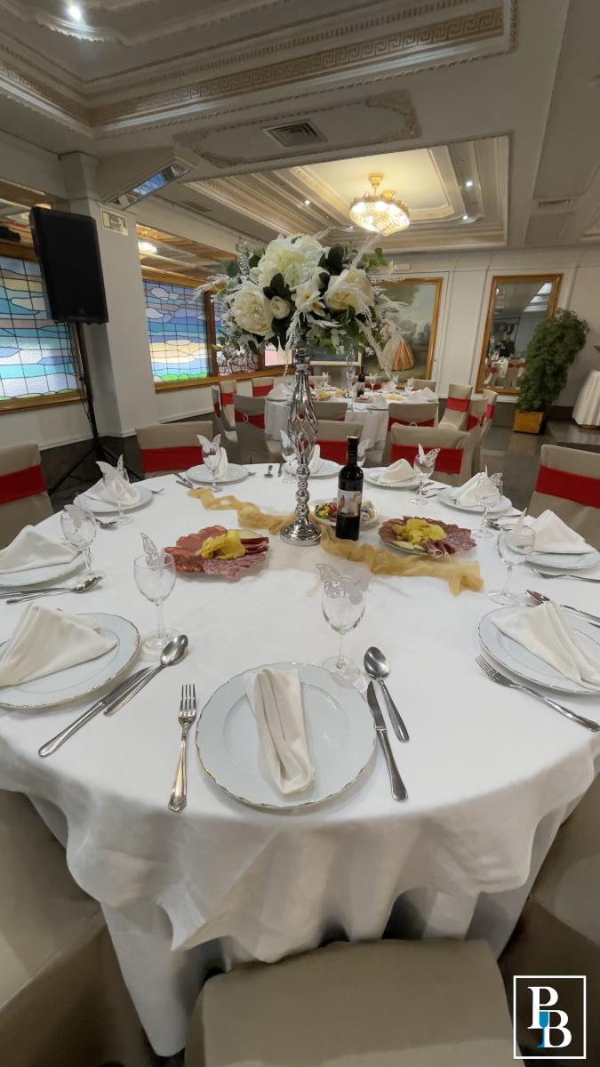 Interior de salón versátil y espacioso, disponible para alquiler y celebración de cualquier evento privado en Arganda del Rey