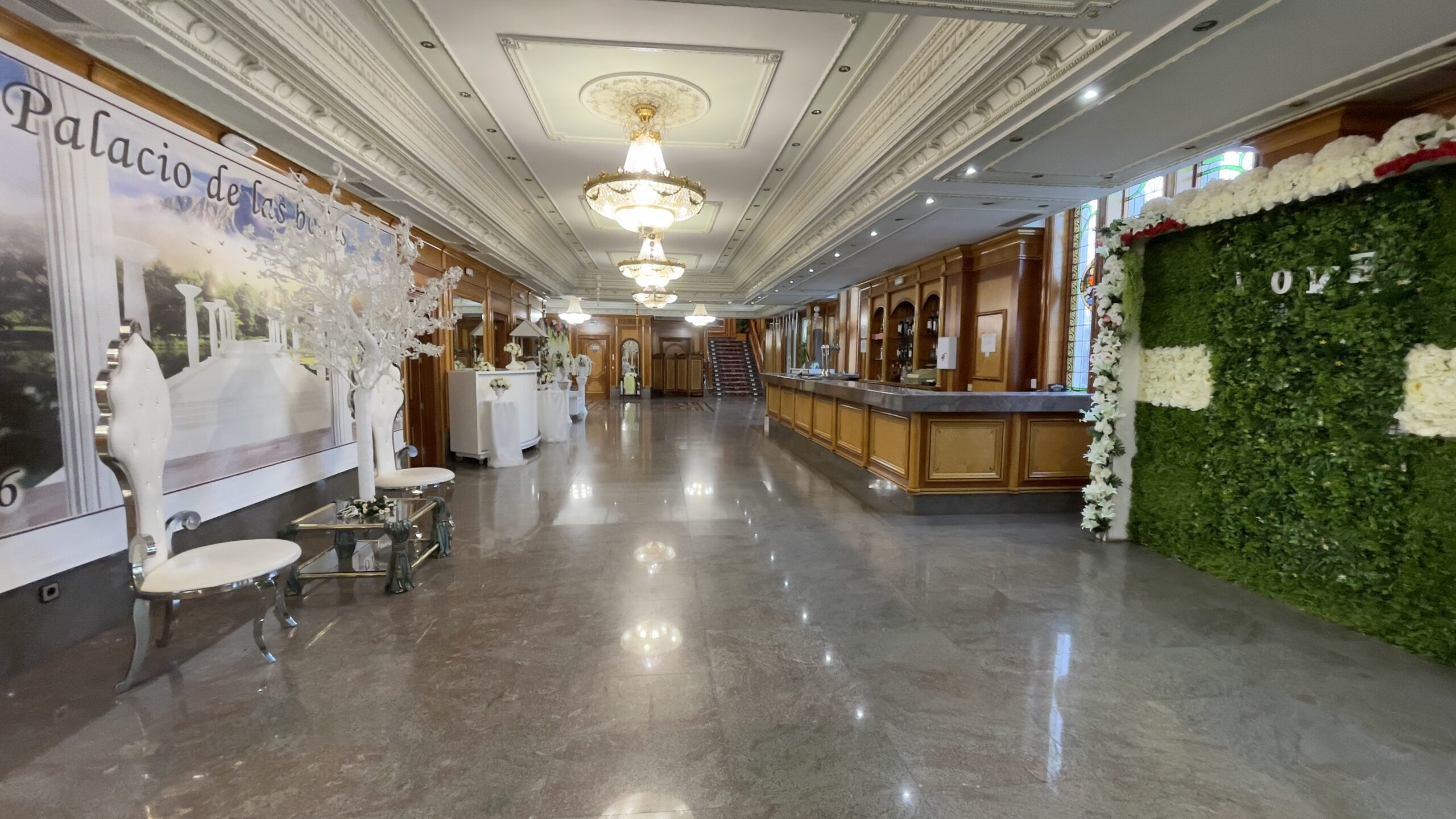 Fachada principal del restaurante y salón de eventos Palacio de las Bodas en Arganda del Rey, ideal para bodas, bautizos y comuniones