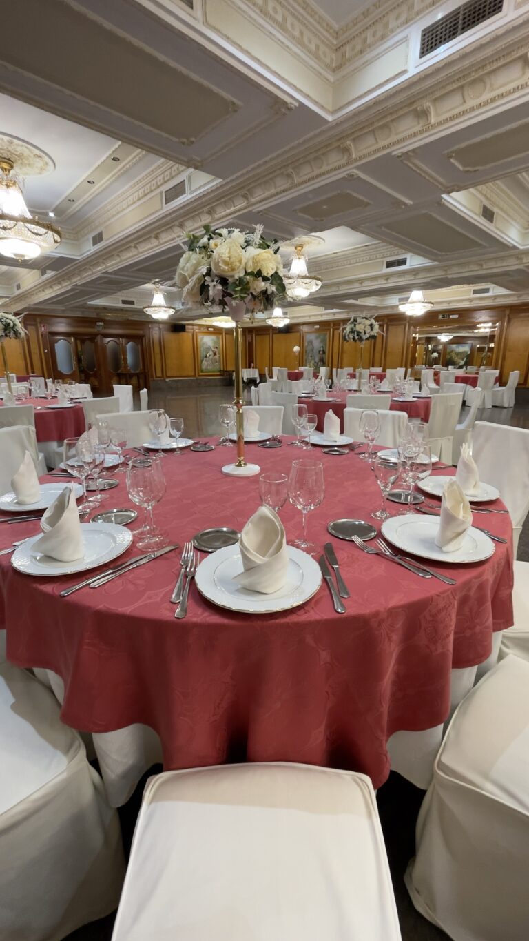 Preciosos jardines exteriores del Palacio de las Bodas, perfectos para cóctel de bienvenida o ceremonia civil de eventos y bodas