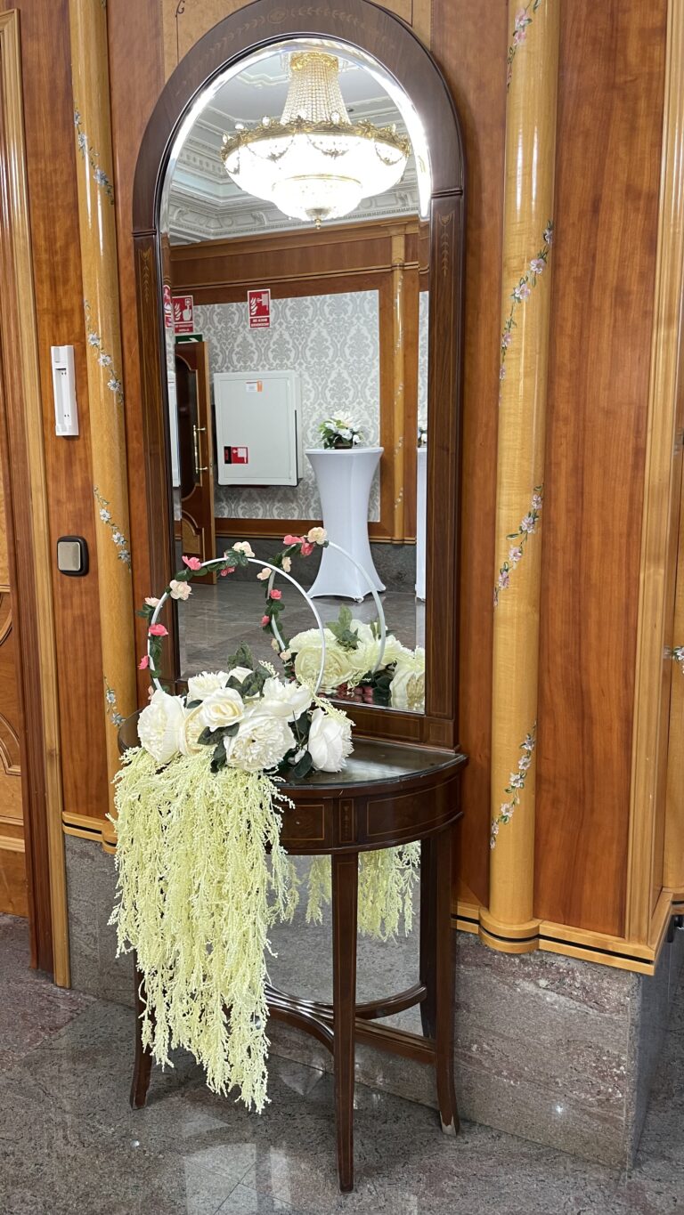 Salón decorado y preparado para la celebración de una Primera Comunión o Bautizo en Palacio de las Bodas, Arganda del Rey